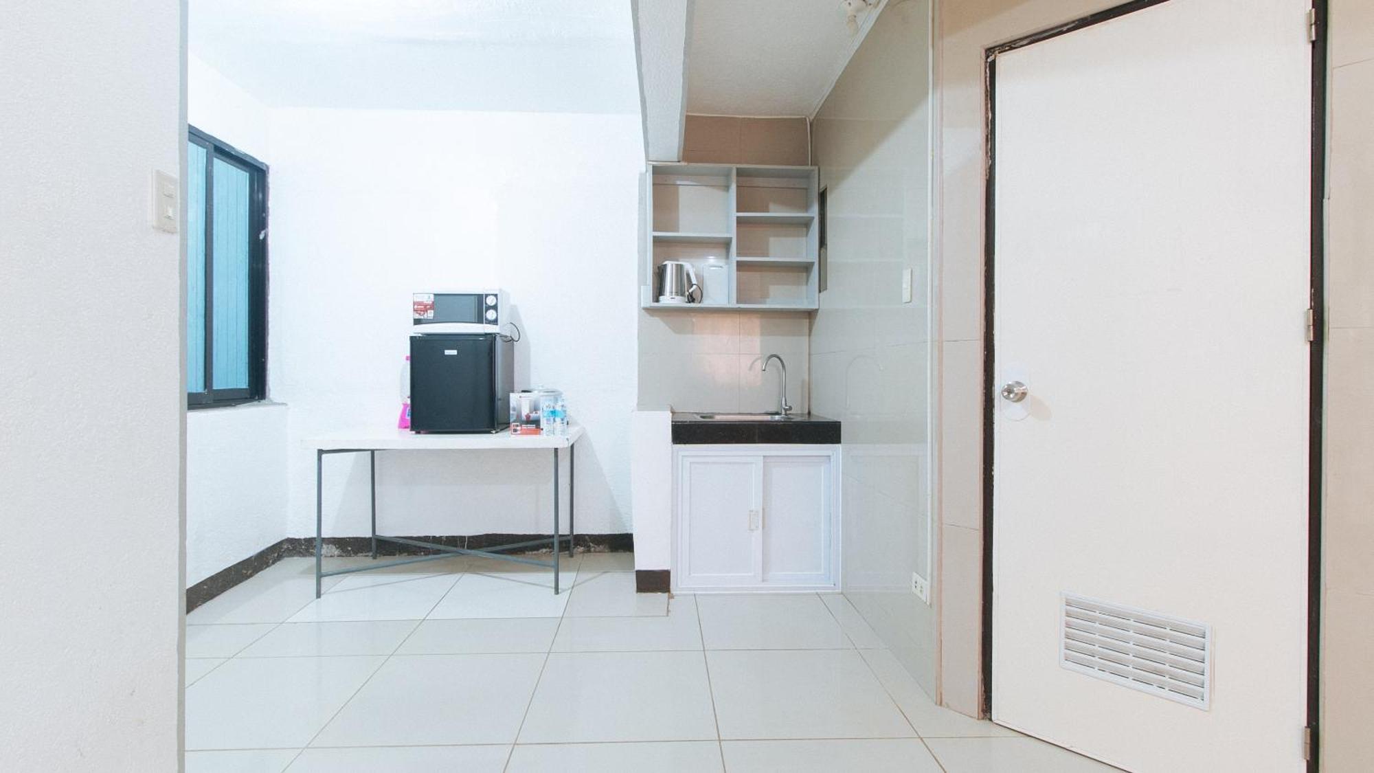 Reddoorz Plus Near Tambo Paranaque Paranaque City Exterior foto