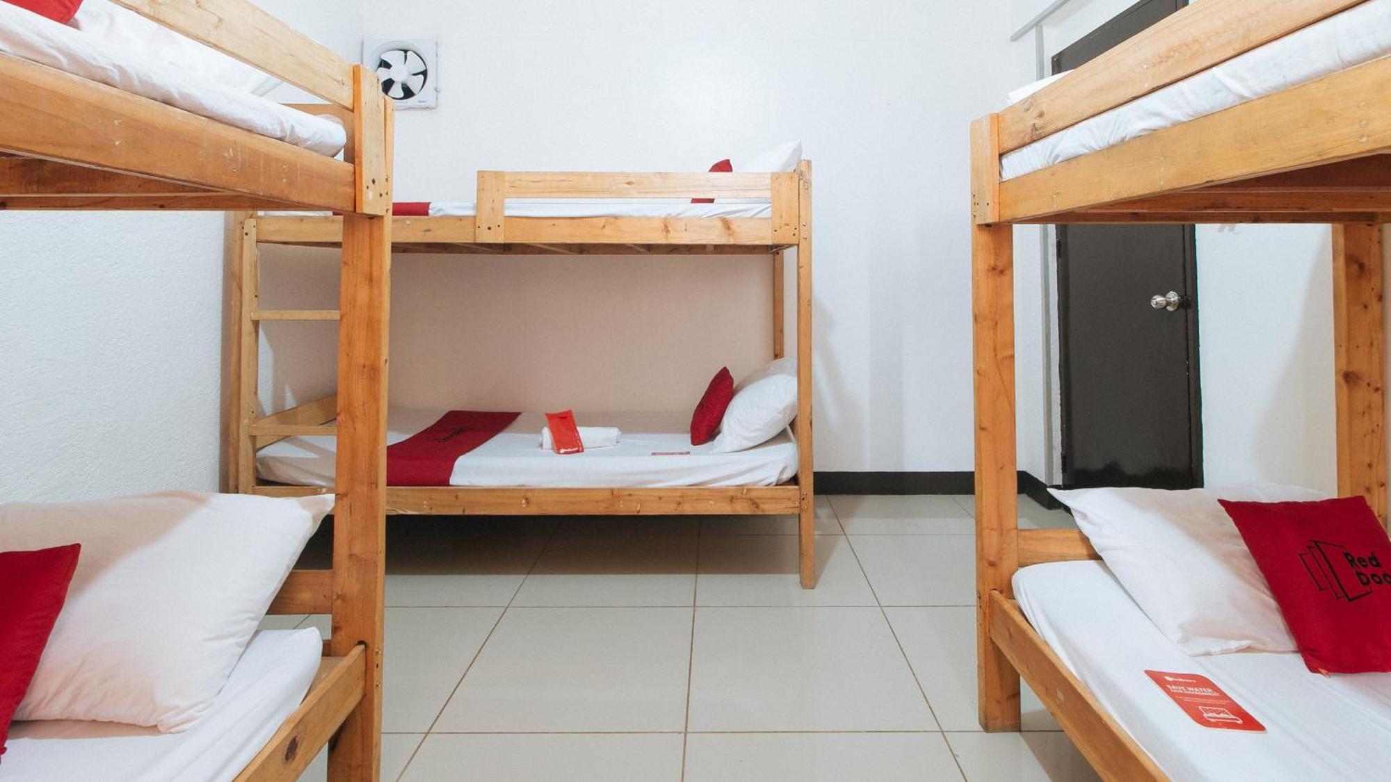 Reddoorz Plus Near Tambo Paranaque Paranaque City Exterior foto