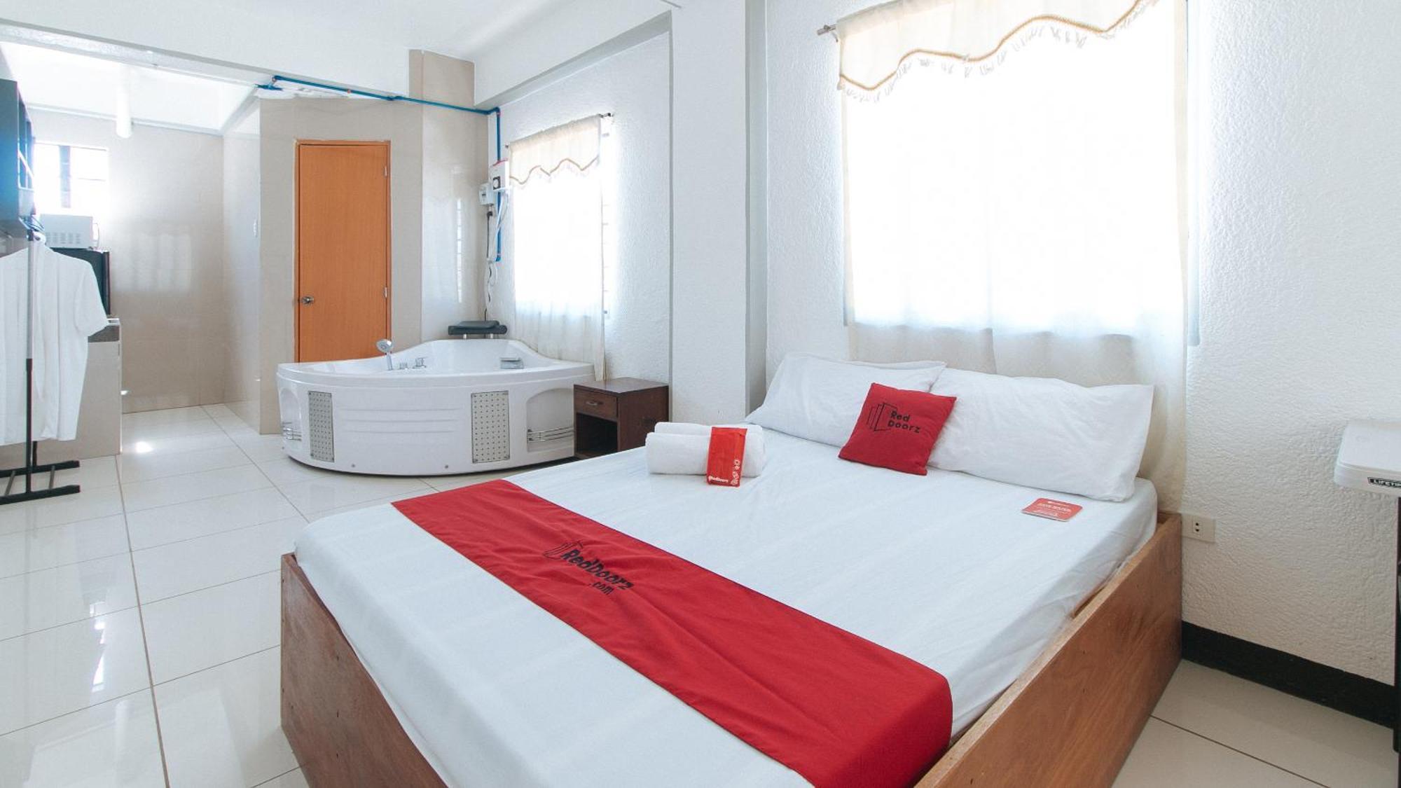 Reddoorz Plus Near Tambo Paranaque Paranaque City Exterior foto