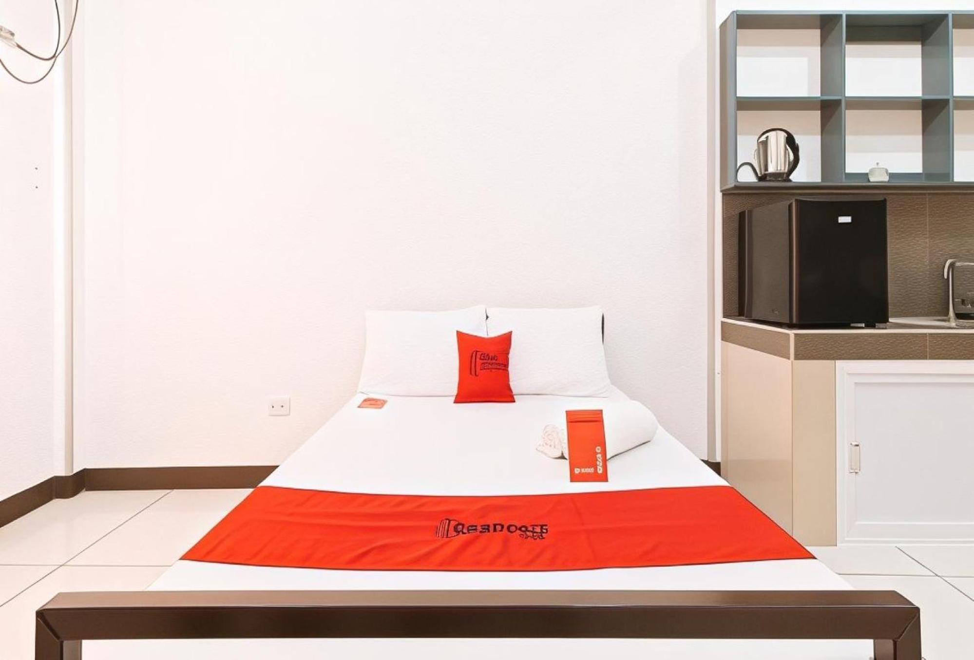 Reddoorz Plus Near Tambo Paranaque Paranaque City Exterior foto