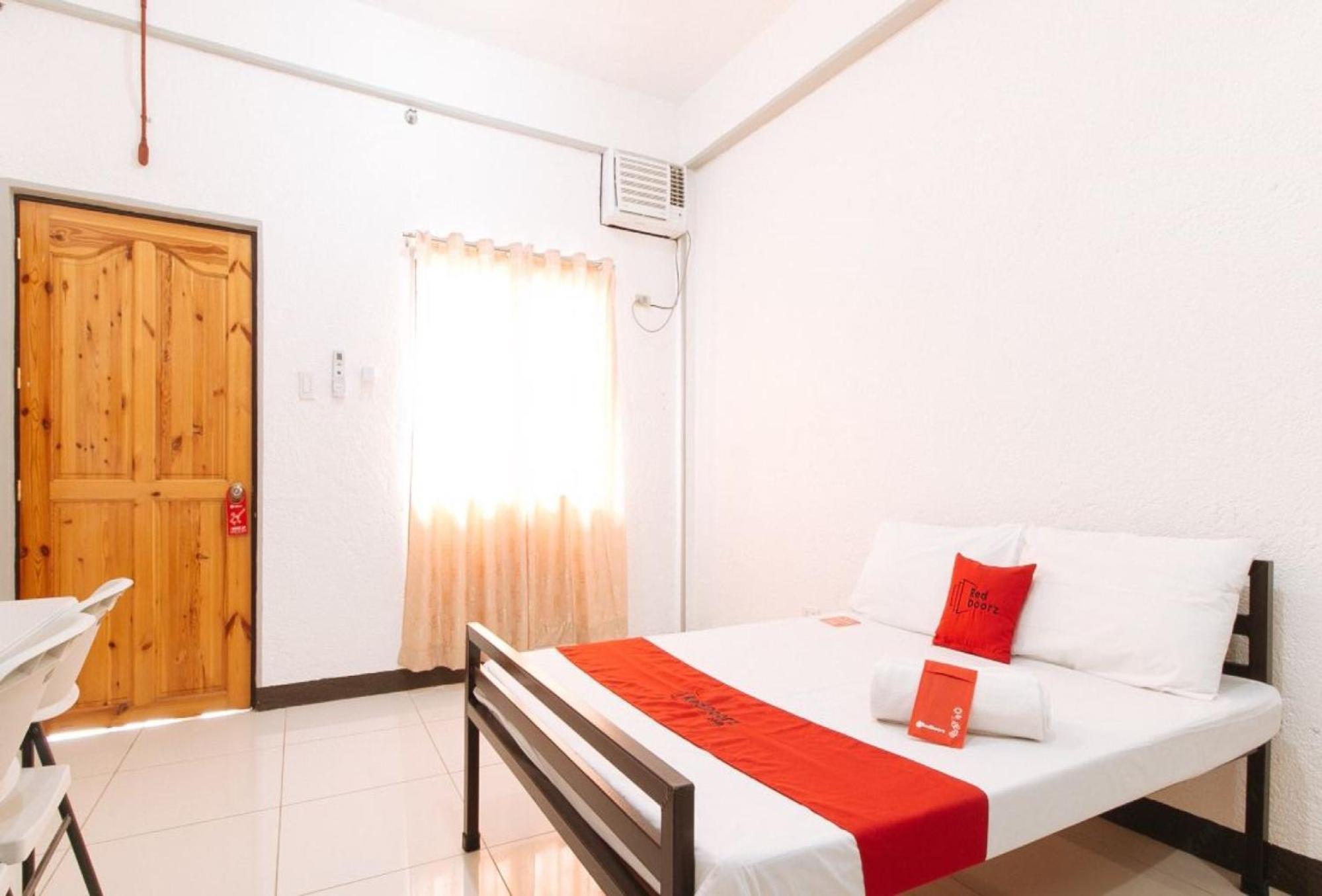 Reddoorz Plus Near Tambo Paranaque Paranaque City Exterior foto