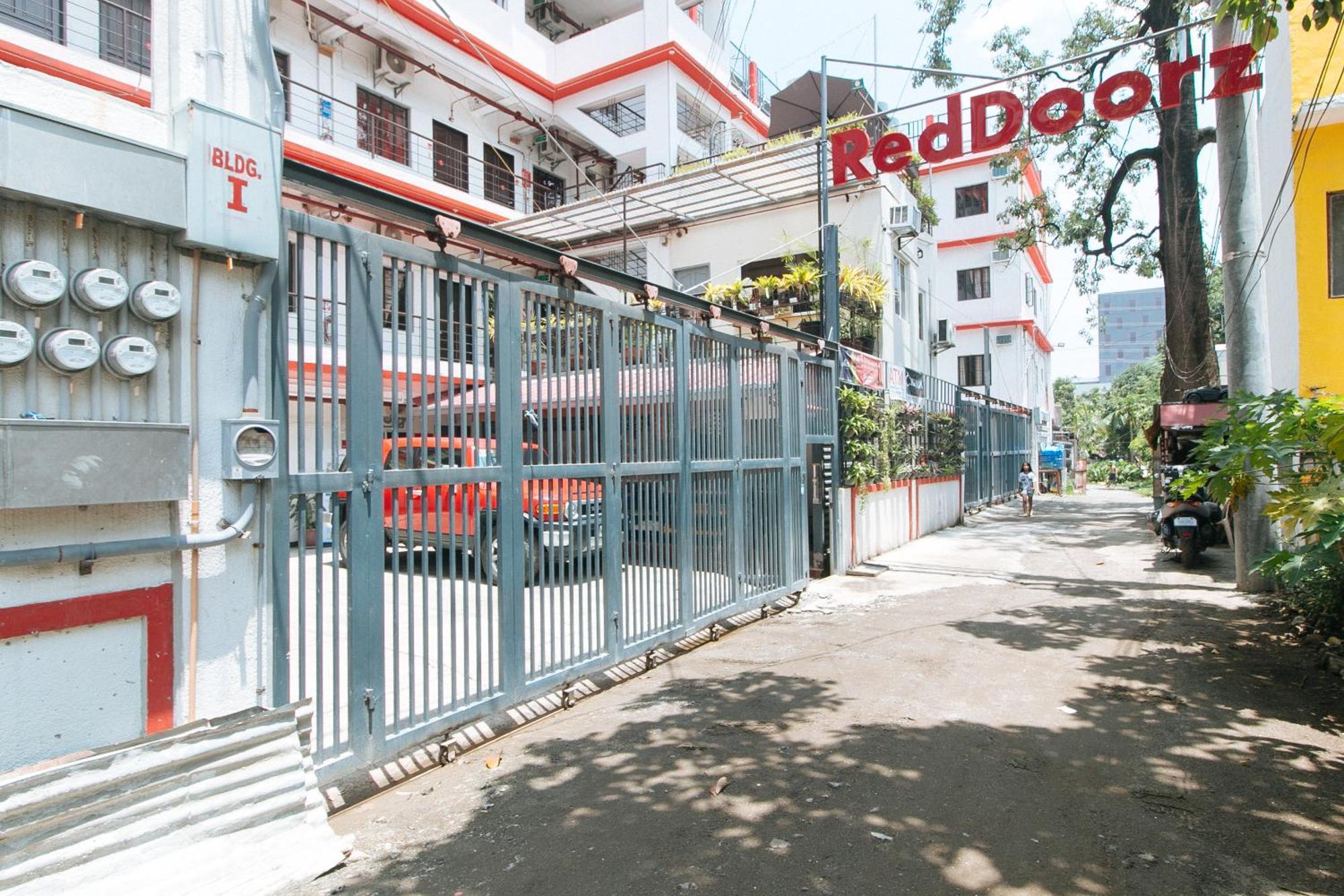 Reddoorz Plus Near Tambo Paranaque Paranaque City Exterior foto